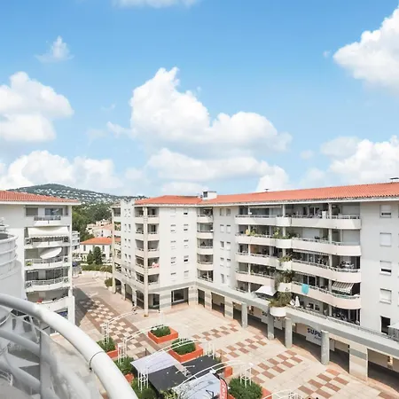 Apartment 1 Bedroom Stunning In *
