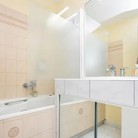 1 Bedroom Stunning In